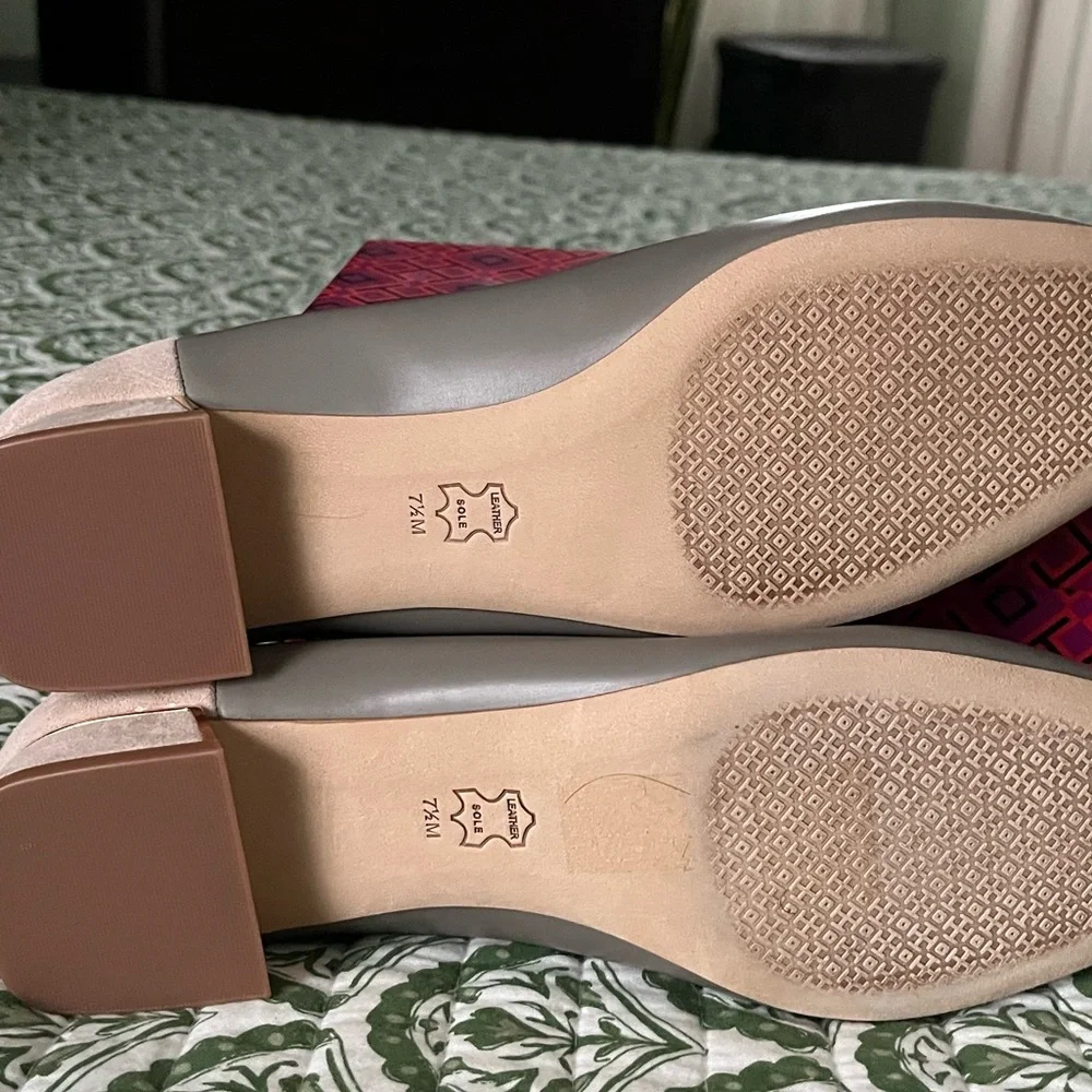 Tory Burch NWOT Gigi Gray and Taupe Flats - Picture 5 of 6